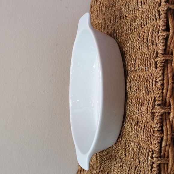 Oneida B-15 Buffalo Bright White 1 1/2 qt. Casserole Dish - Picture 3 of 7